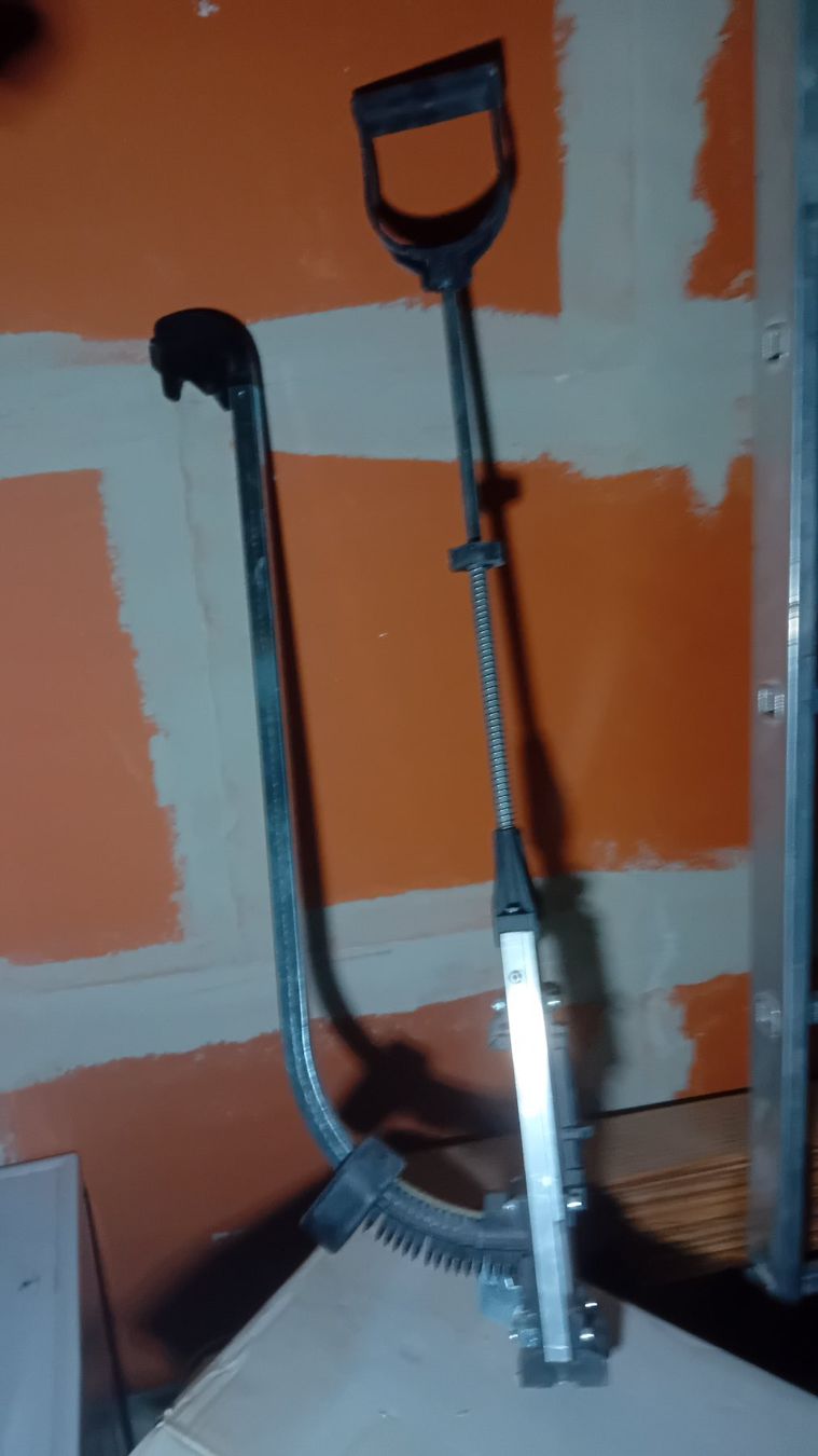 Tous les outils: Agrafeuse chauffage au sol (Tacker) + Agrafes – D'occasion à Chêne-Bourg par Jazzymice 1
