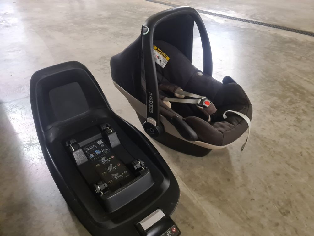 Sièges auto: MAXI COSI und ISO FIX Autositz Babyschale – D'occasion à Eglisau par miciamila