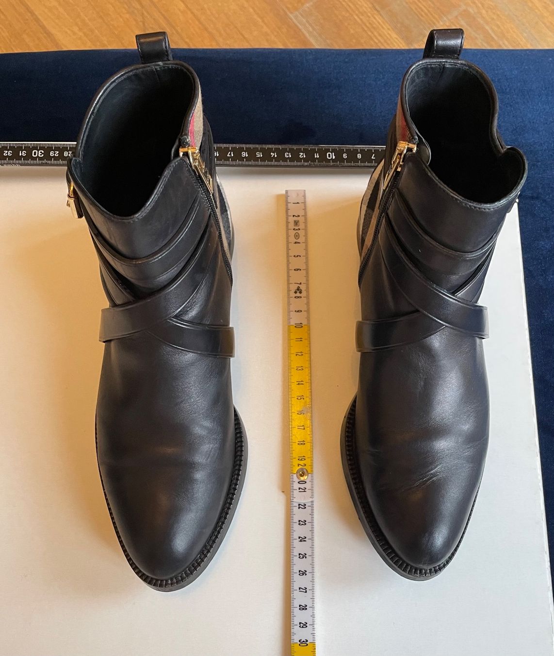 Burberry Scarpe da donna: Burberry Stiefeletten Leder Gr 37.5 – Usato da Unterengstringen venduto da DeaundHeinz 2