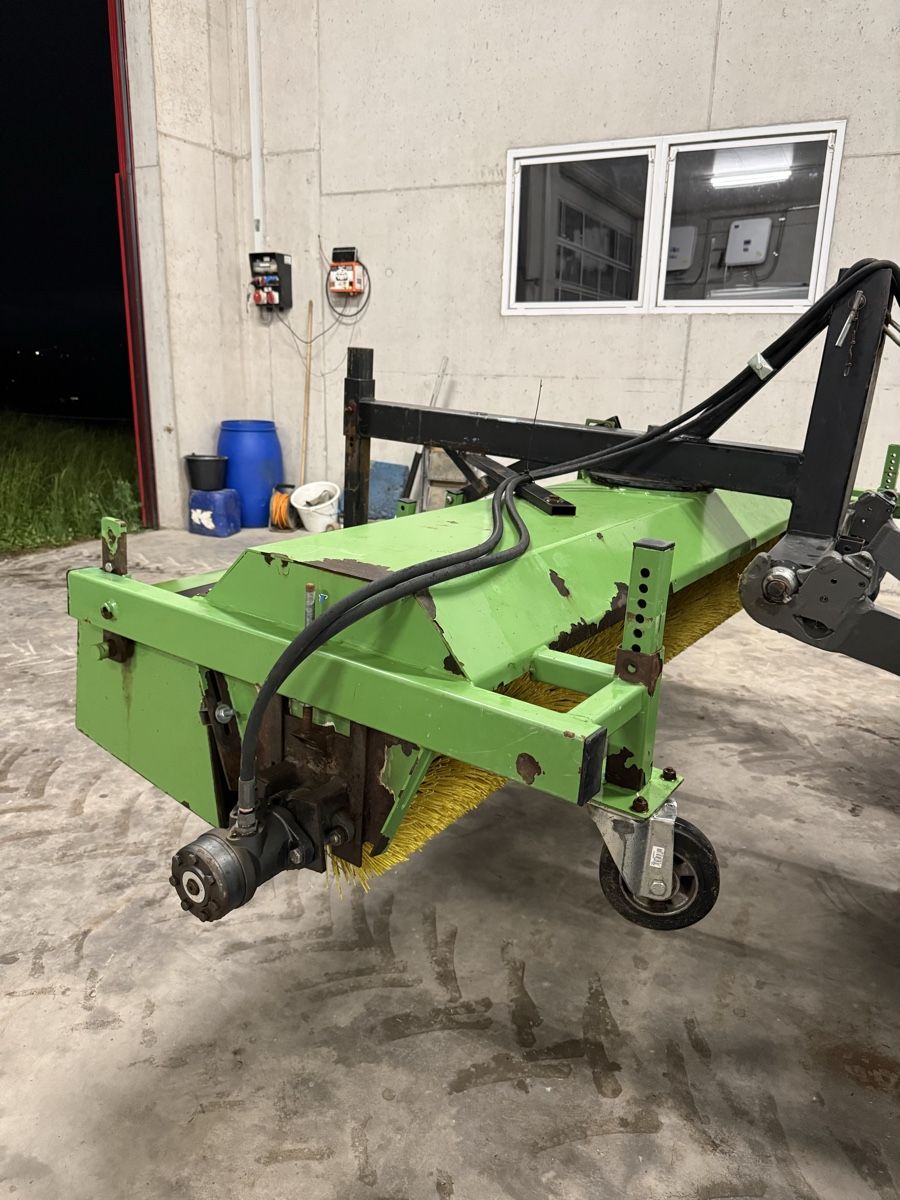 Tutte le macchine: Kehrmaschine, Putzmaschine – Usato da Root venduto da pmuacxhi13 2
