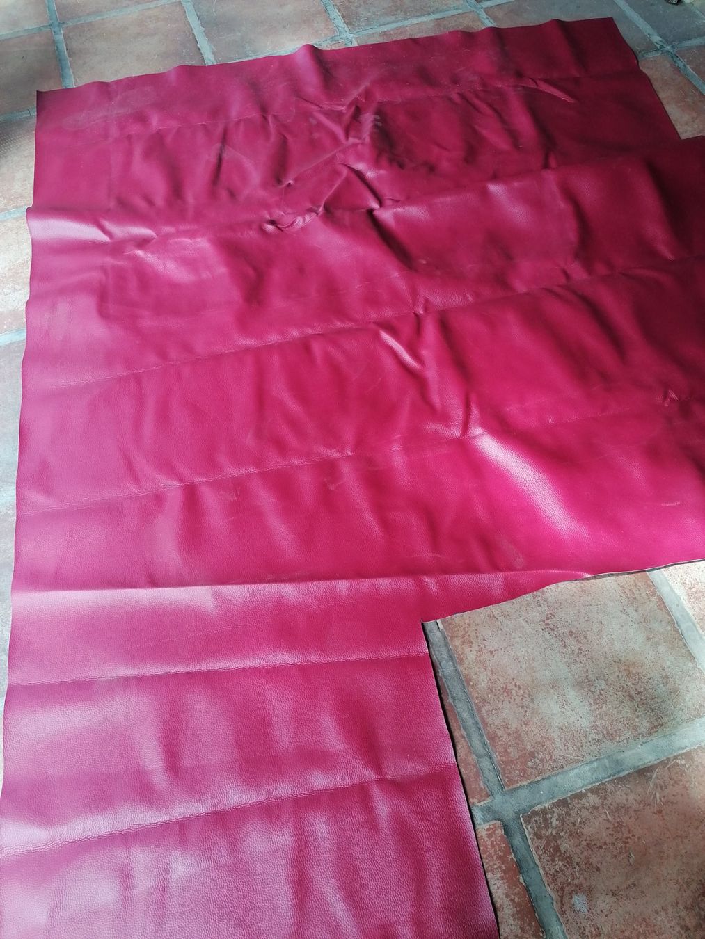 Stoffe: Reste de simili cuir, bordeau – Gebraucht aus Chezard St-Martin von Loucail 4