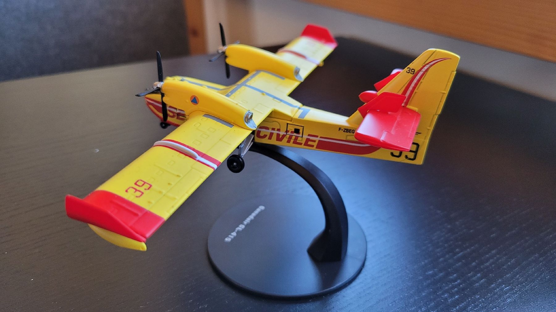 Kit di modellismo & Modellini statici: Flugzeugmodell Canadair CL-415 – Usato da Hettiswil venduto da kuese85 2