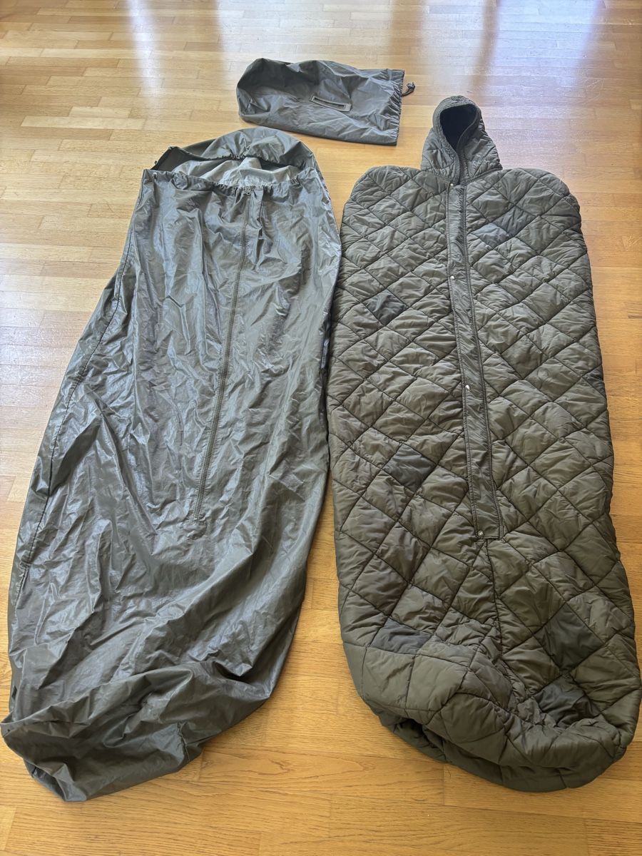 Sacchi a pelo: Militär-Schlafsack Jg. 2000 mit Schutzhülle – Usato da Zürich venduto da chibaer 1