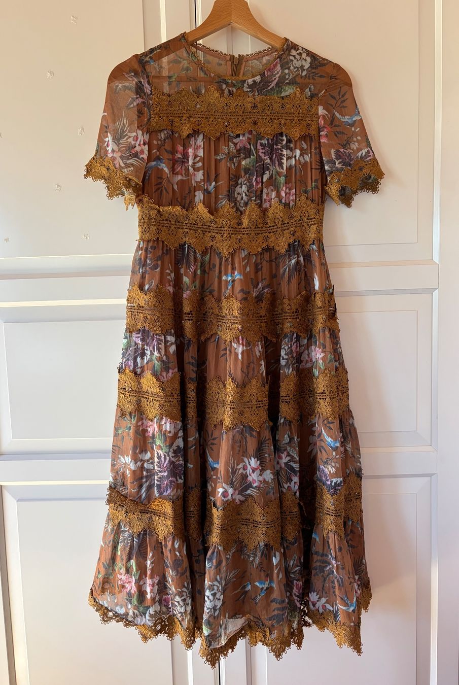 Kleider: Floral Brown Midi Dress – Gebraucht aus St.Josefen von lop_lh8d 1