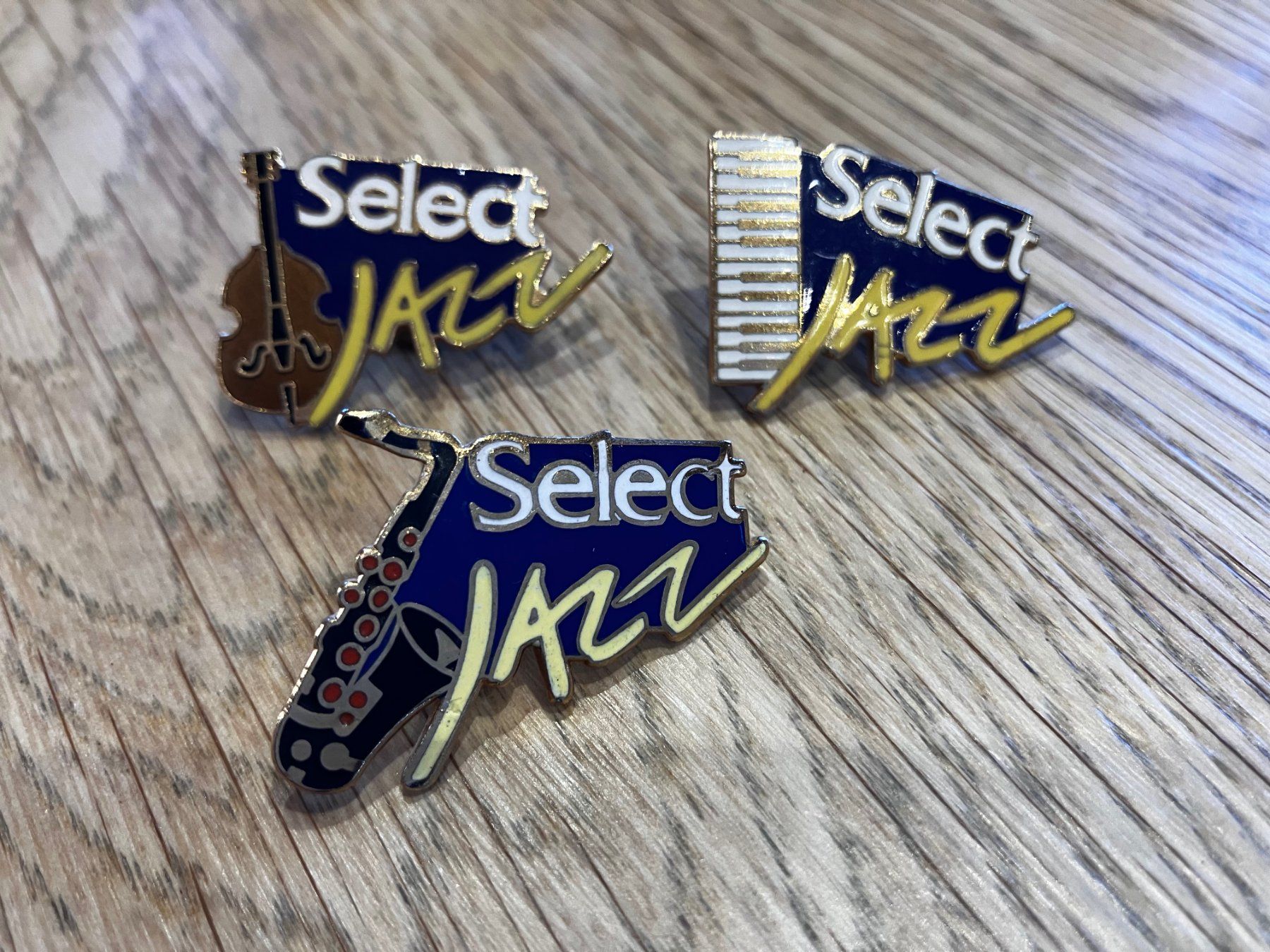 Plaketten & Abzeichen: Lot de 3 pin's Select Jazz - vintage – Gebraucht aus Saclentse von 4rnsn7