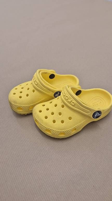 Scarpe per ragazzi: Crocs gelb gr 22/23  – Usato da Neunkirch venduto da mir_c9zg 2