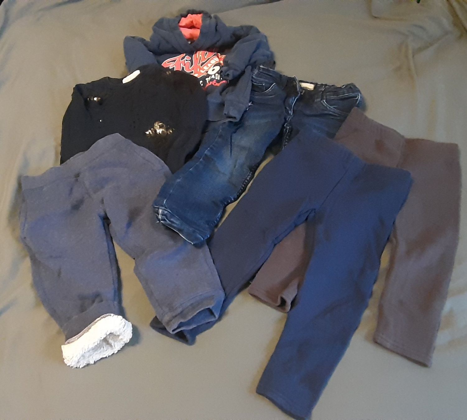Kleiderpakete & -sets: Kinderkleider Set, Grösse 98, Herbst/Winter – Gebraucht aus Wiler b. Utzenstorf von ryan81