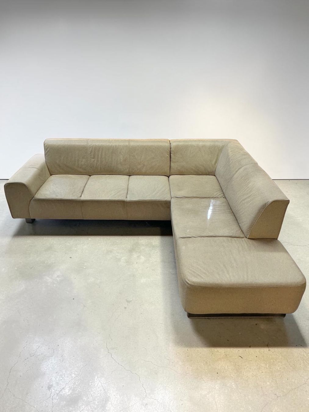 Divani: Ecksofa aus Echtleder mit longchair creme – Usato da Fehraltorf venduto da Sofalab.swiss 3