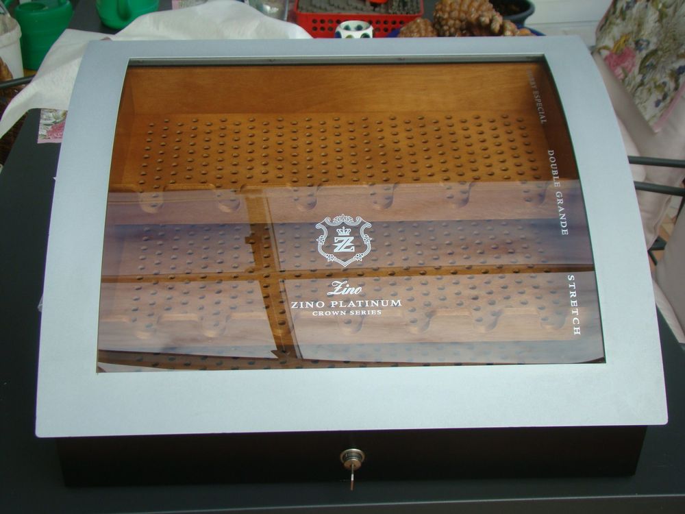 grosser Humidor Restaurant Zino Davidoff Crown Series rar Kaufen