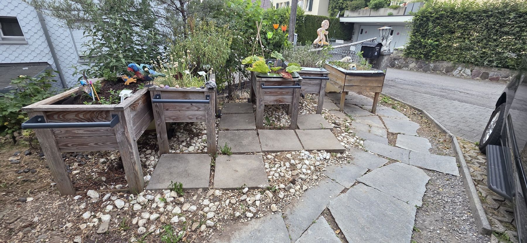 Vasi per fiori: 4 Hochbeet aus Holz mit Rollen und Griffen – Usato da Menzingen venduto da vannessa.studer 2