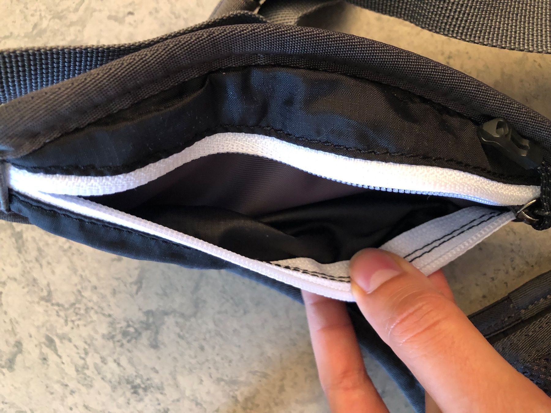 Taschen: Laufgürtel Bauchtasche Gürteltasche Handytasche – Gebraucht aus Zürich von Gamecards 4
