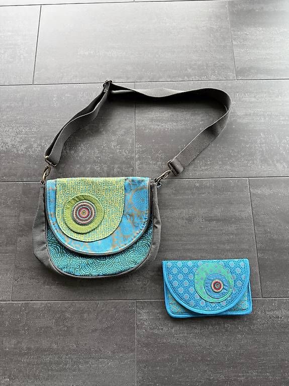Borse da donna: Tasche mit passendem Kulturbeutel – Usato da St. Niklausen LU venduto da Sundy01