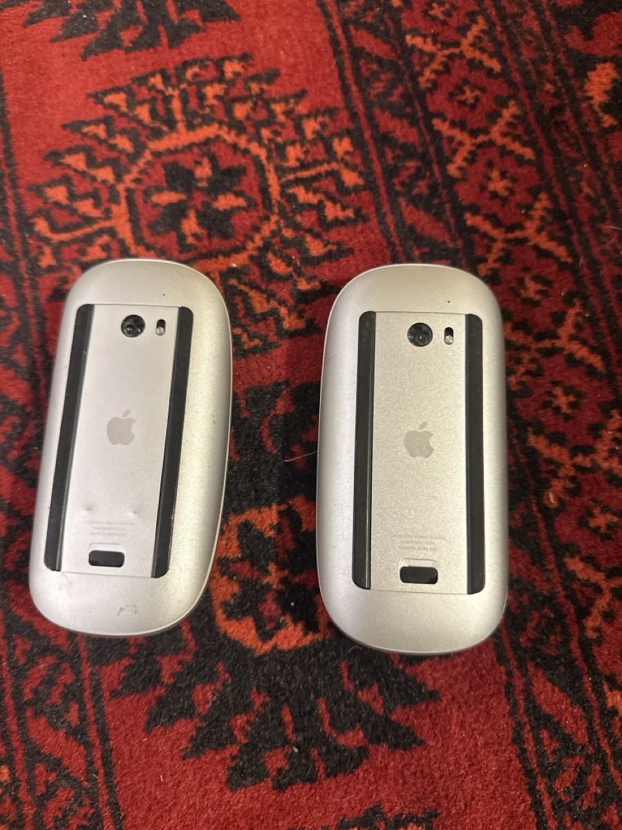 Apple Mouse: 2 Apple Magic Mouse kabellos weiss bluetooth batterie – Usato da Basel venduto da donald_duck_313 1