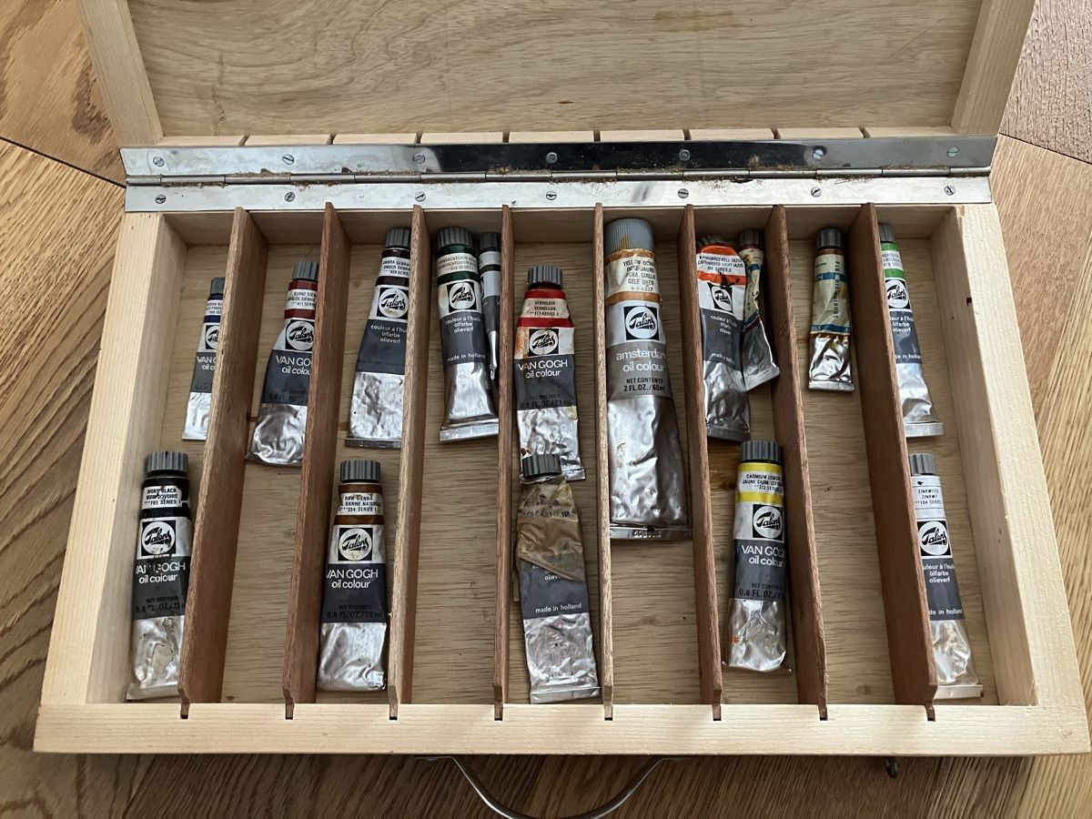 Colori: Holzkistli mit alter Ölfarbe – Usato da Willisau venduto da son_lq7g 1