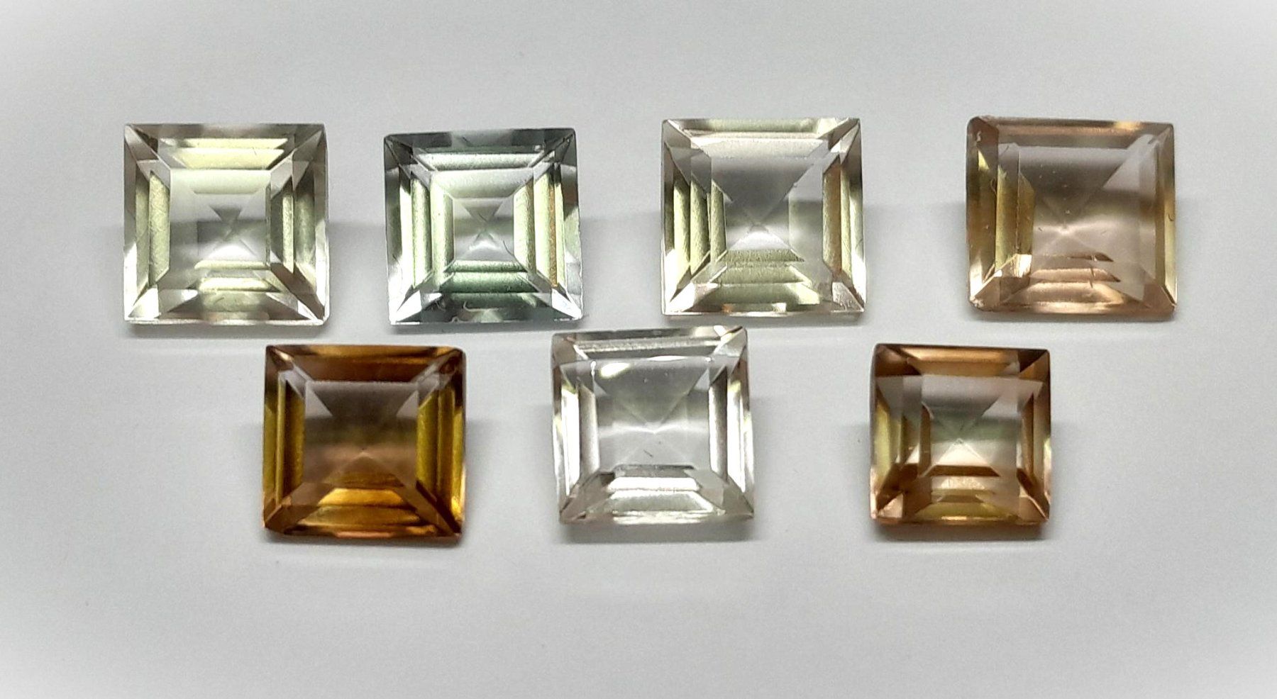 Pierres précieuses: Dès 1.- Fr - 7x Topazes 20.15 ct - CERTIFICAT 830.- Fr – Neuf (Voir description) à Grimisuat par Valgem