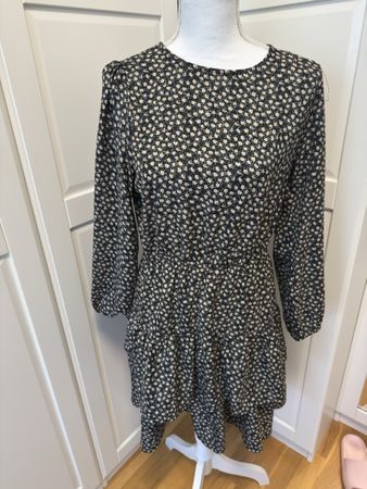 ONLY Kleid, Grösse M, Blumenmuster