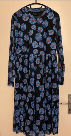 Blumenkleid von Vila, Grösse L ideal für den Frühling!