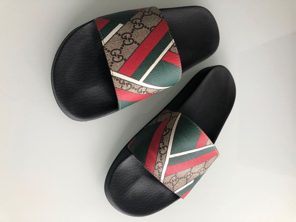 Adilette gucci store