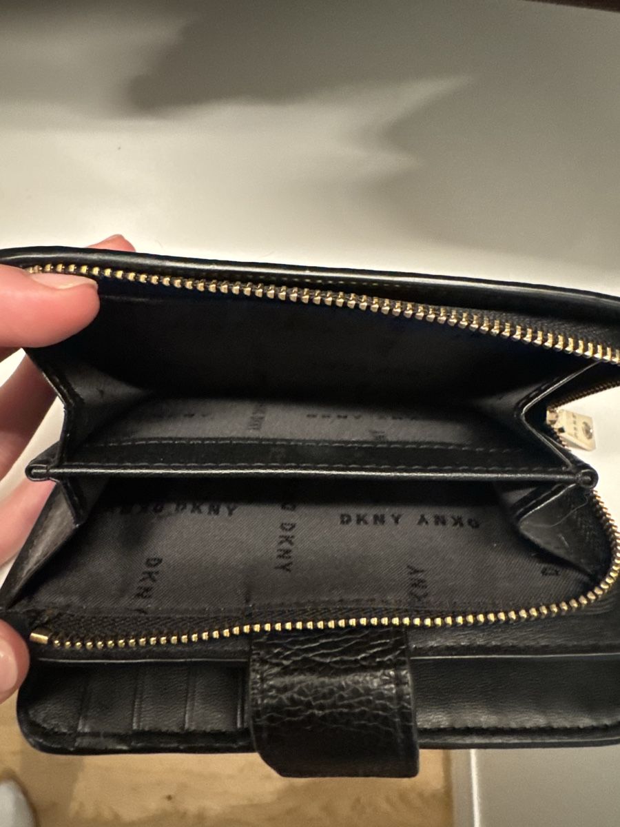 DKNY Portafogli: DKNY Cow Leather Wallet NEW – Nuovo (secondo la descrizione) da Neuchatel venduto da Mia_G 2