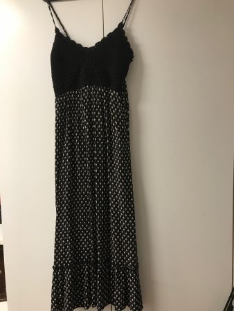 Süsses Kleid mit Häckeleinsatz Gr S