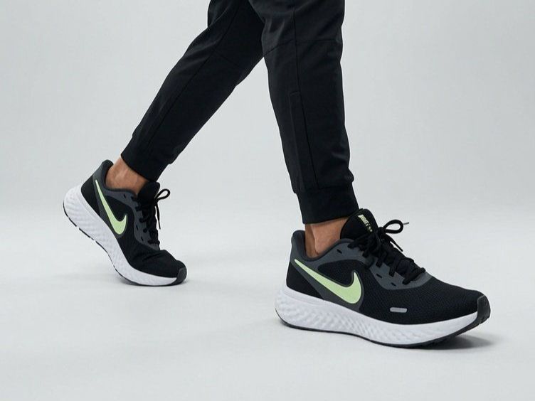 Nike Scarpe da uomo: Nike Revolution Laufschuhe Gr41.5 stark gebrauchte – Usato da Ostermundigen venduto da Vangiolillo