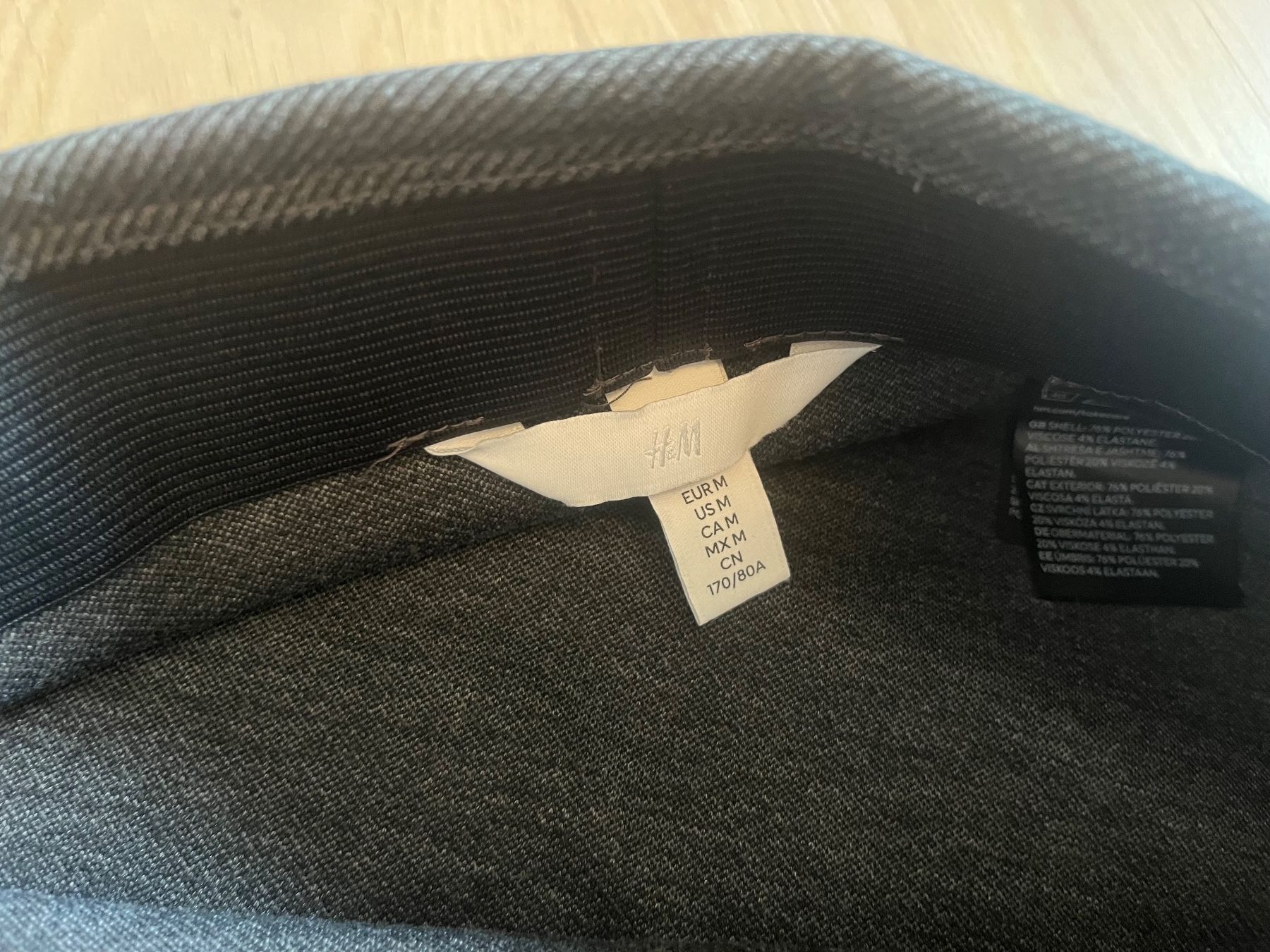H&M Röcke: grauer Minirock von H&M, Gr. M – Gebraucht aus Zürich von Estelle_C 1