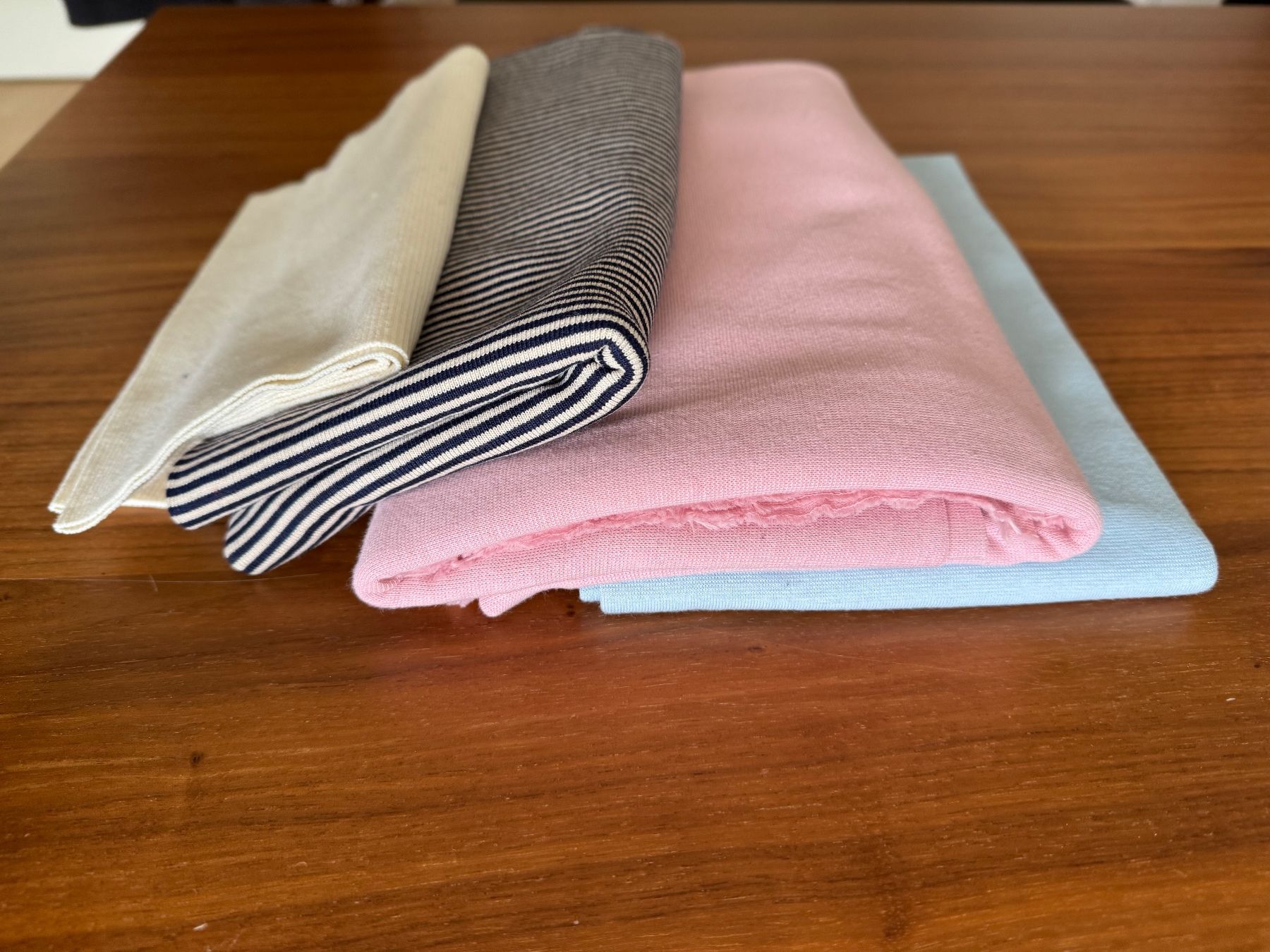 Tessuti: Stoff - Bündchen- & Sweatstoff – Usato da Rüti ZH venduto da sabless 1