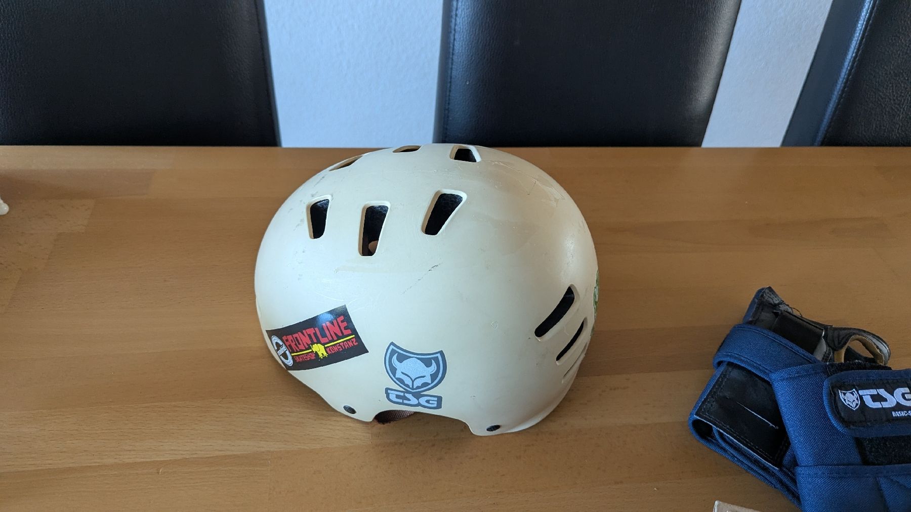 Schutz & Schoner: TSG Basic Set Protektoren Grösse L Set mit Helm – Gebraucht aus Bottighofen von _Claudio_ 2