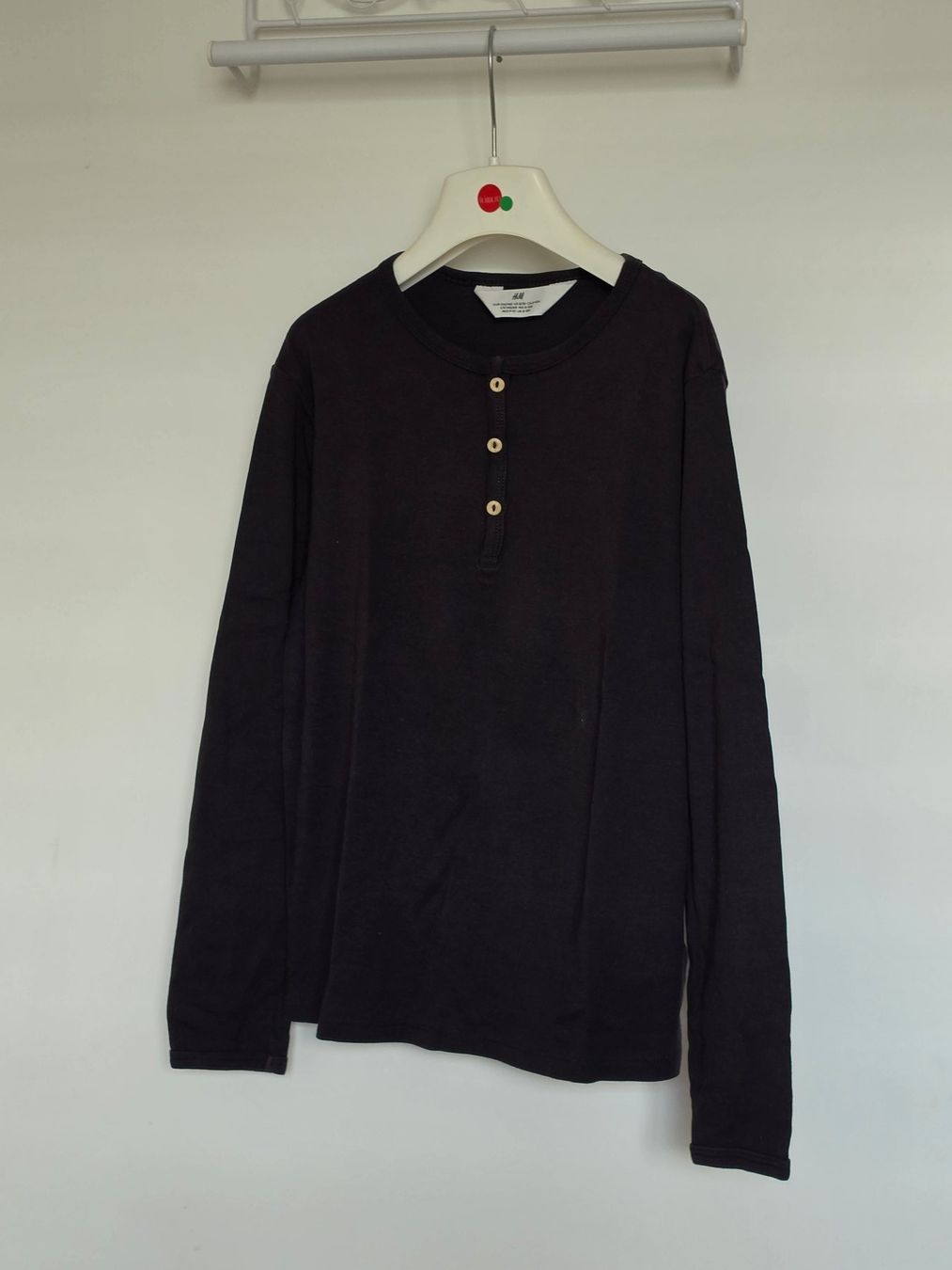 H&M Camicie, T-shirt & Polo: schwarzes Langarmshirt Gr. 134/140 – Usato da Zürich venduto da Londonista