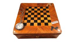 Läckerli Huus Blechdose - Schach & Mühle mit Spielfiguren