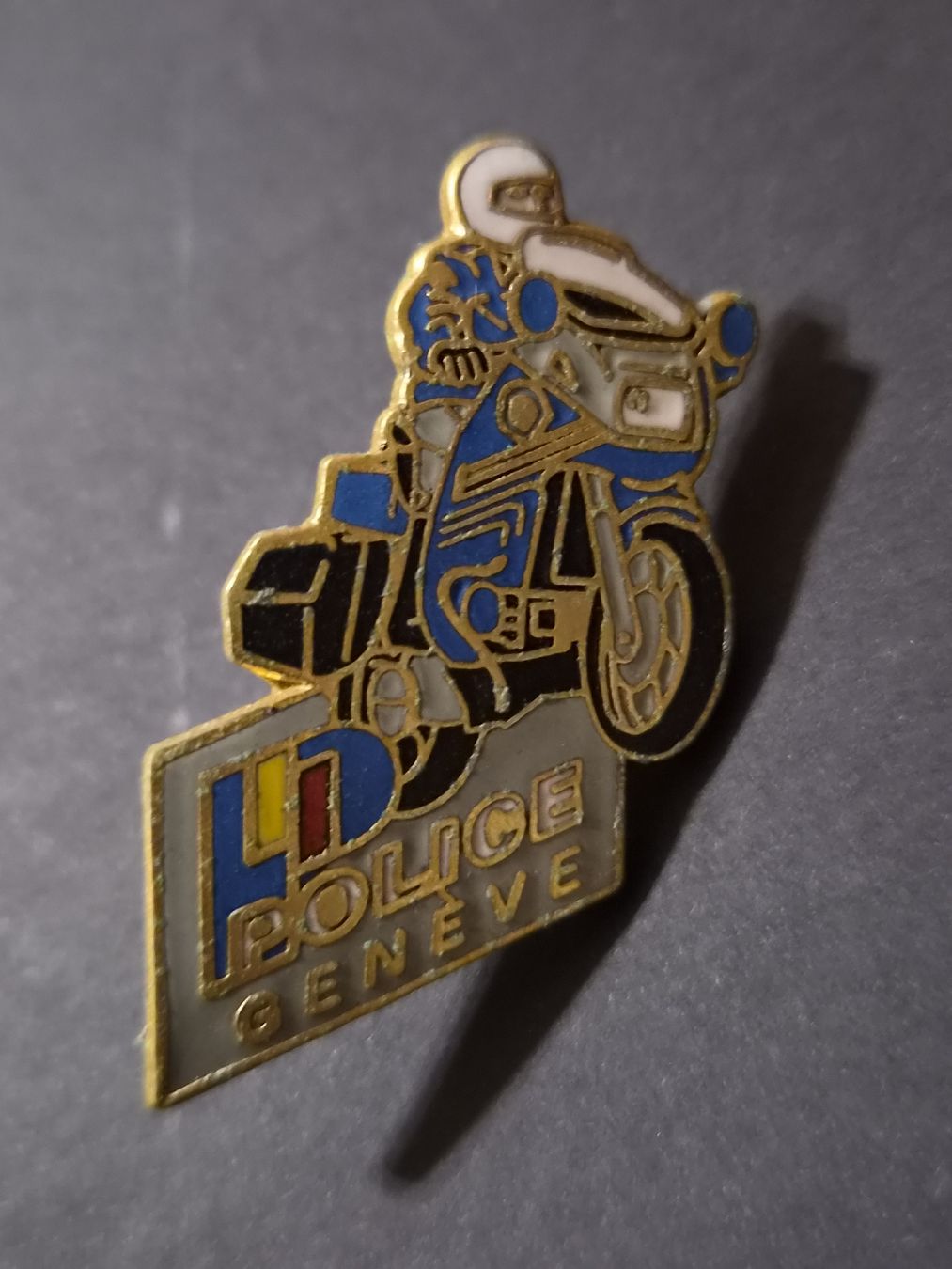 Placchette & Badge: Pin Police Genève  – Usato da Versoix venduto da rucio