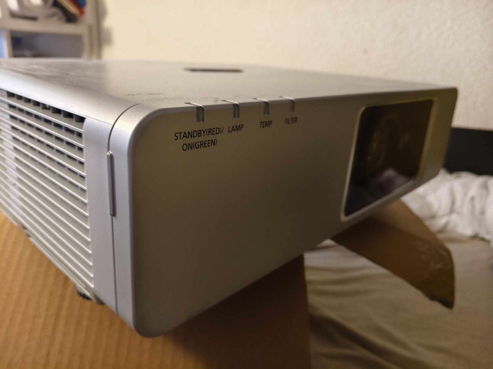 Panasonic Home cinéma: Projecteur Panasonic PT-FW300 avec télécommande – Testé – D'occasion à St-Séverin par Murh 2