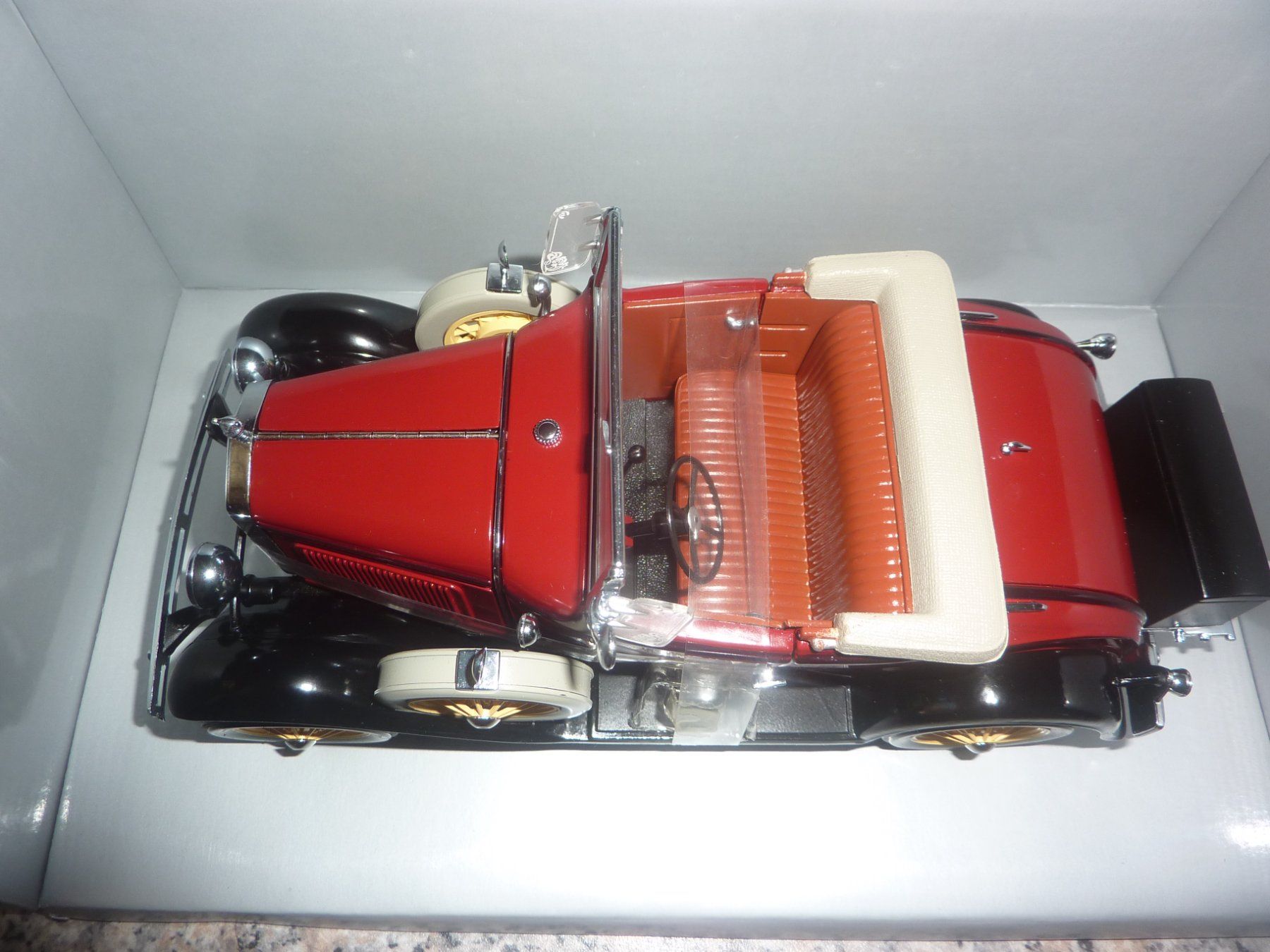 Ford Modellini d'auto: FORD1931 A ROADSTER – Nuovo e nell'imballaggio originale da Balsthal venduto da bouteliee 3