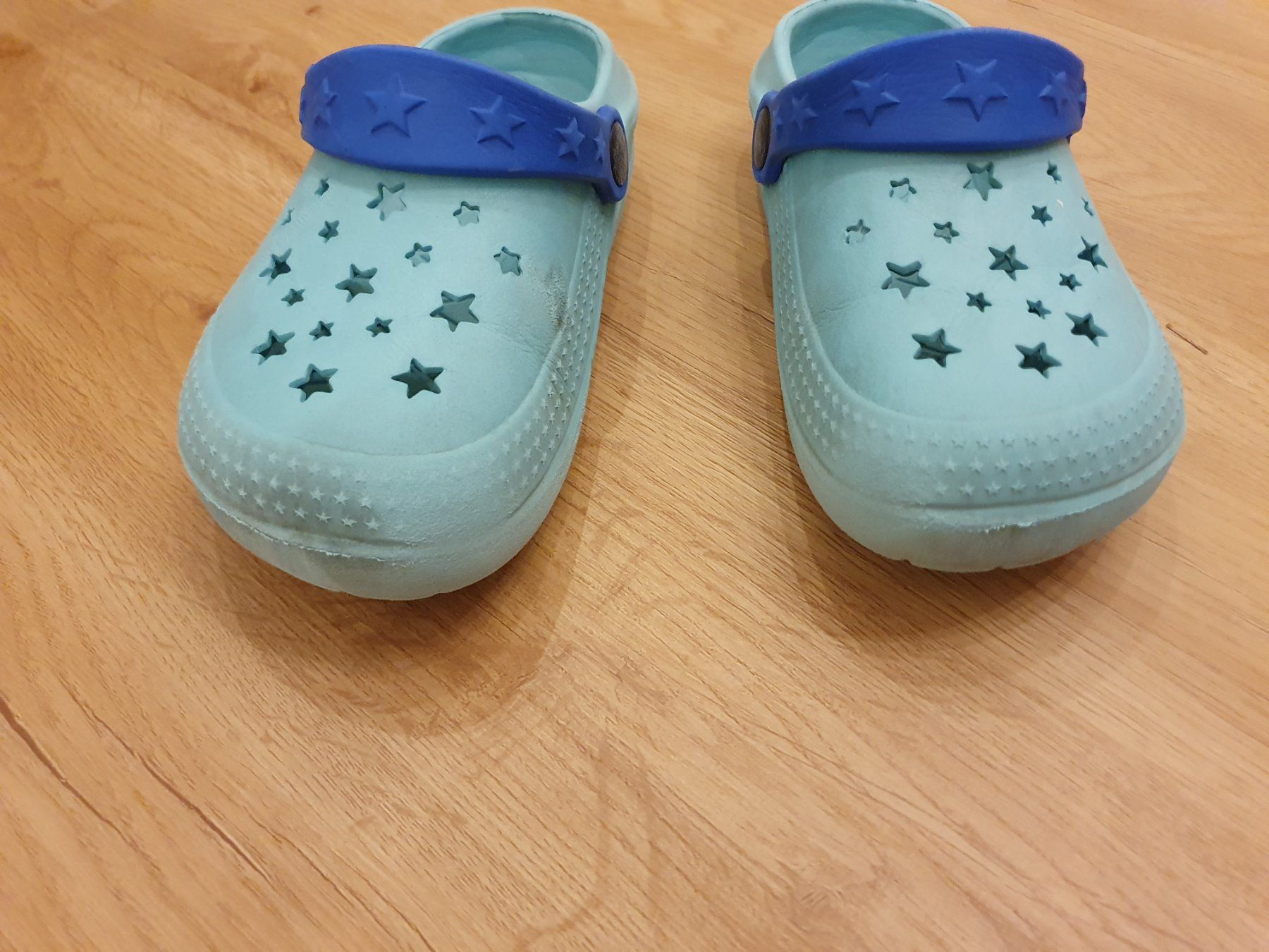 Scarpe per ragazzi: Gummi Clogs, Badeschuhe, Gr. 27, hellblau – Usato da Heinrichswil venduto da frankie19860 5