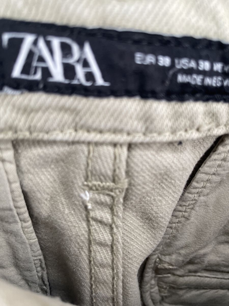 Zara Pantaloni: Shorts Zara Beige – Usato da Capolago venduto da LA.BOTTEGA 3