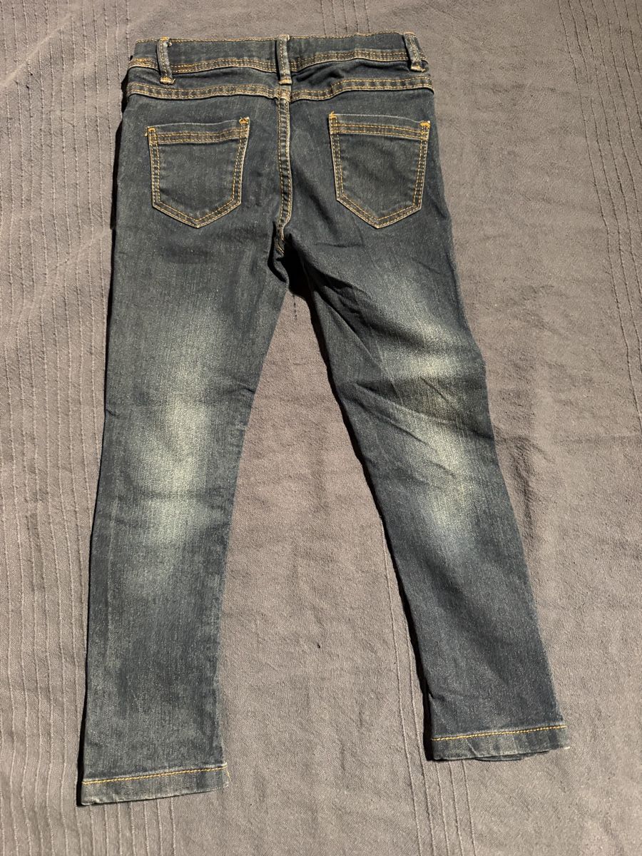 Pantalons: Jean enfant ISSAIA Basic – 5 ans / 110 cm – D'occasion à Chancy par dia_tb2t 2