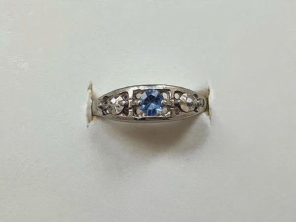 Anelli: Bague argentée avec pierres bleues, taille 52 – Nuovo (secondo la descrizione) da Territet venduto da Cenh