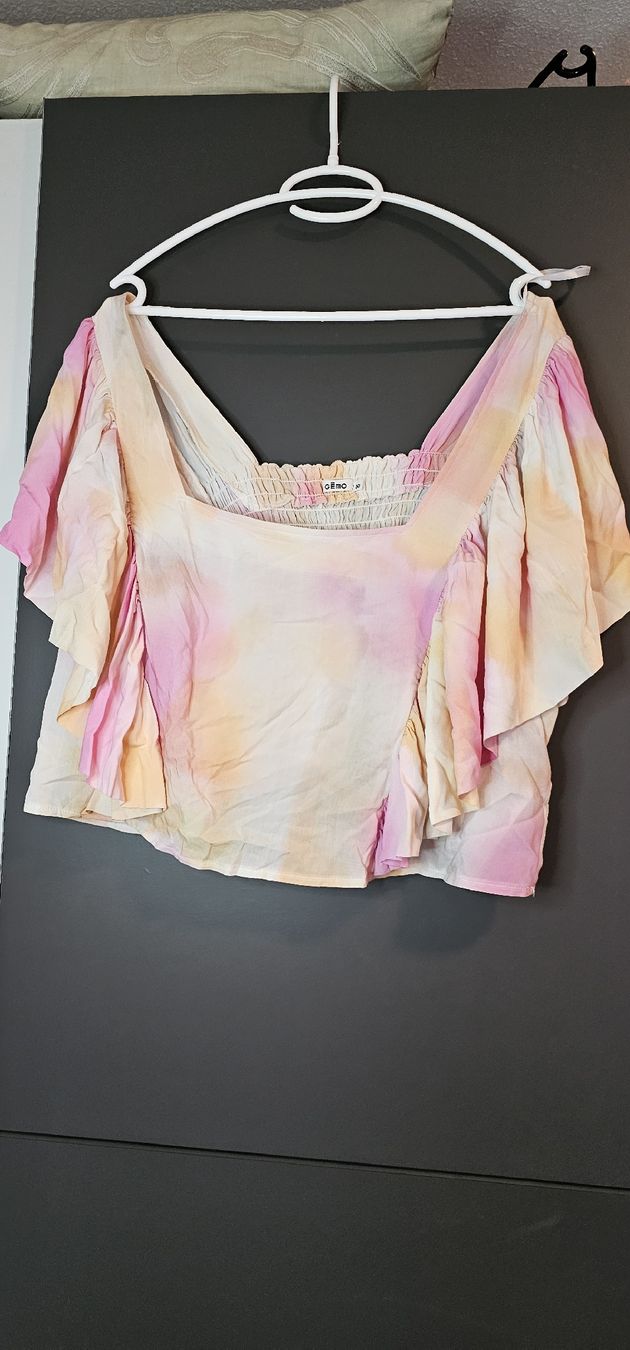 Top: crop top T50 Gémo X Lalaa – Usato da Dorénaz venduto da Pepita_pinkyy 1