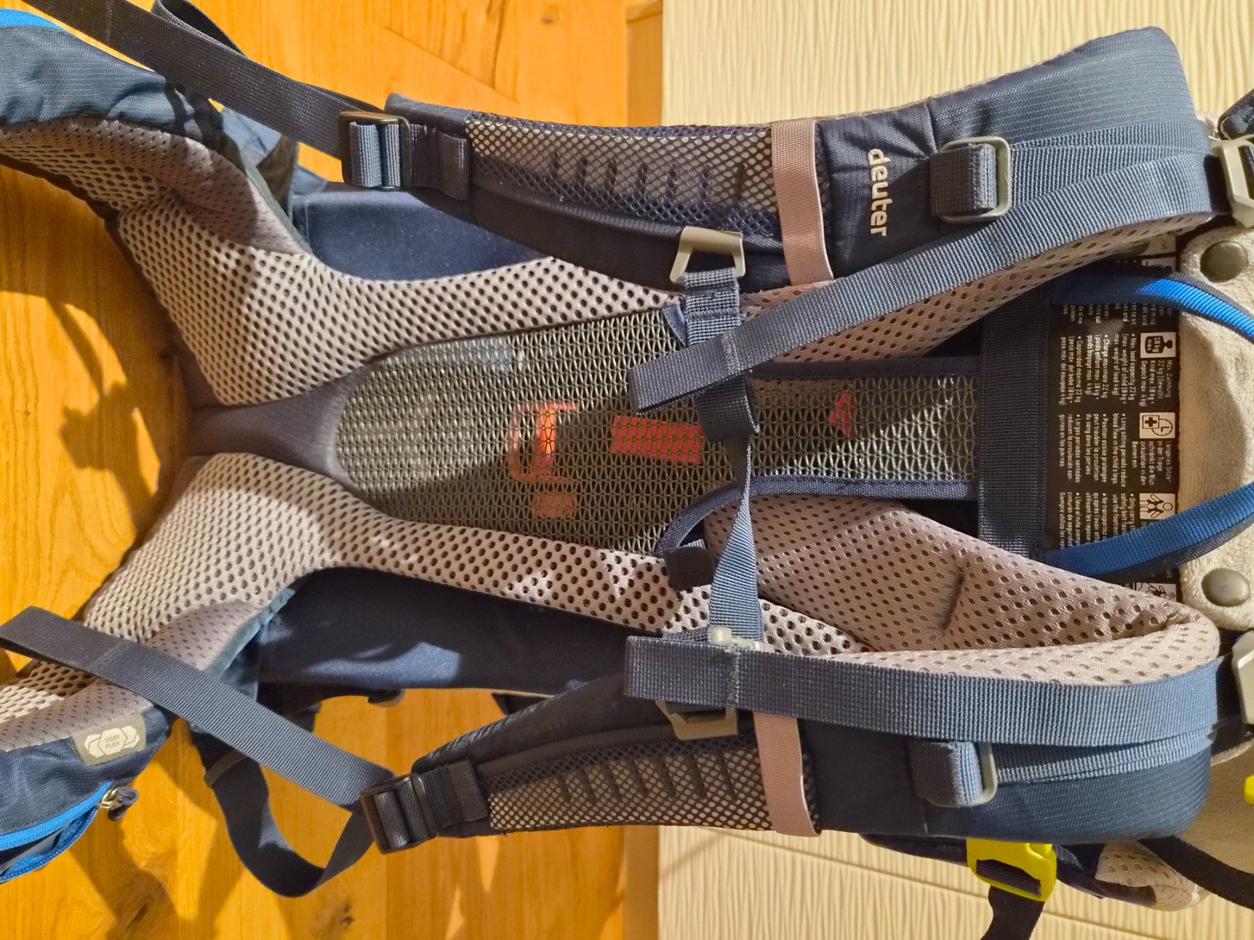 Deuter Borse & Zaini: Deuter Kindertrage Kid Comfort – Usato da Meggen venduto da Perth_2003 3