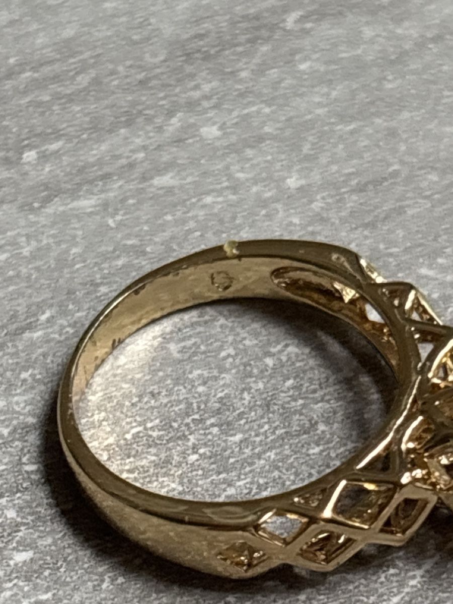 Anelli: Bague dorée avec pierre – Usato da Chêne-Bourg venduto da iva_6fxv 1
