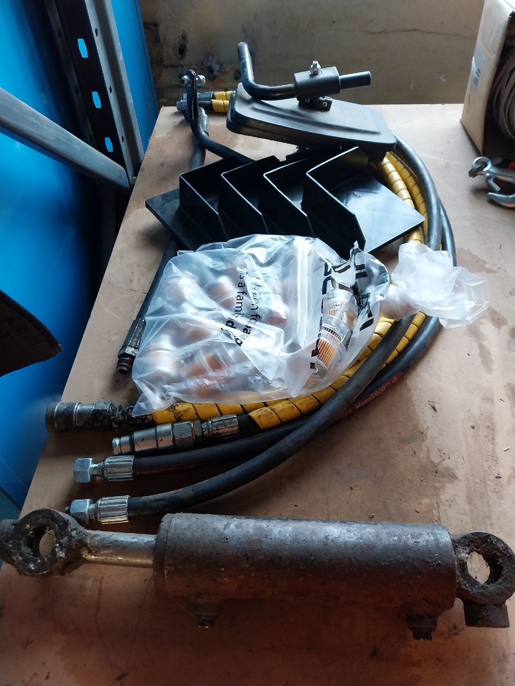 Altro per industria metallurgica: Diverse Baumaschinenteile - Restposten – Usato da Ramsei venduto da acmoag