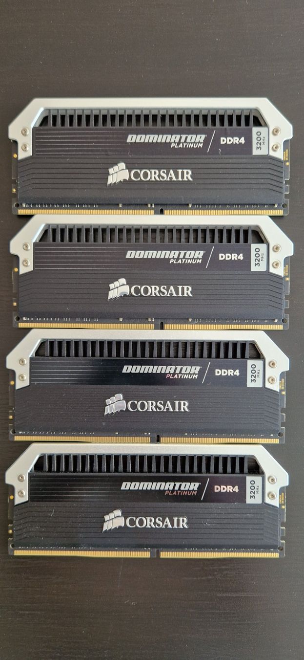 Corsair Memoria / RAM: 4X 8GB Corsair RAM – Usato da Berneck venduto da bra_66zr