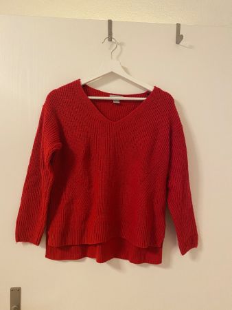 Roter H&M Pulli