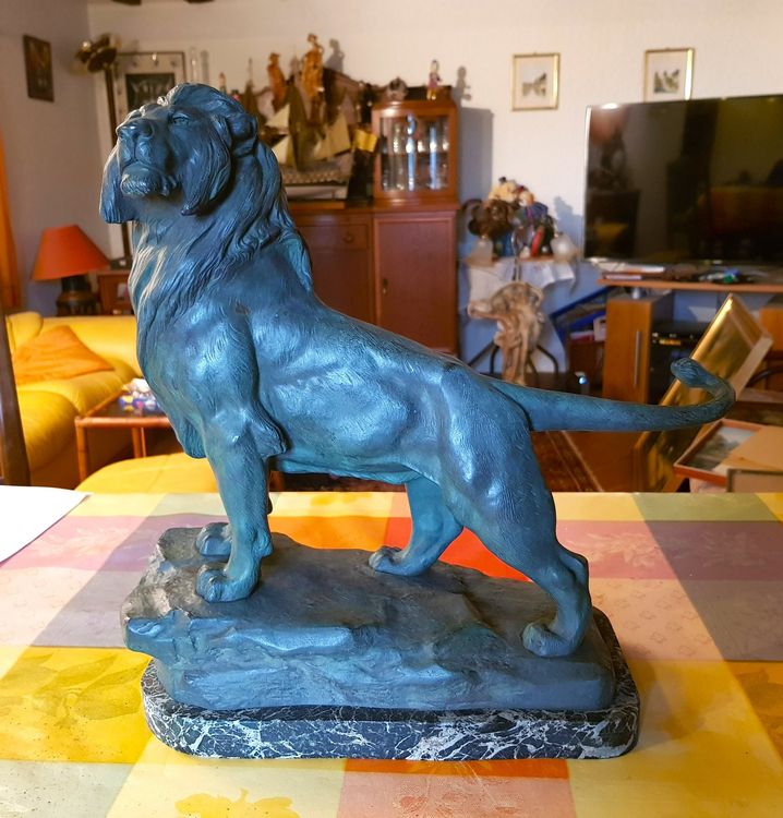 Ancienne Grande Statue Lion en Plâtre Patiné doré