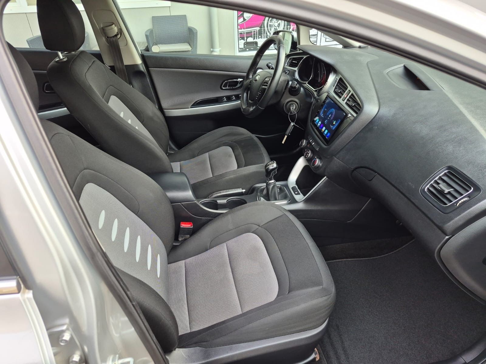 Kia Automobili: Frisch MFK | Kia Ceed 1.6 Sportwagon – Usato da Zürich venduto da Isabella_22 4