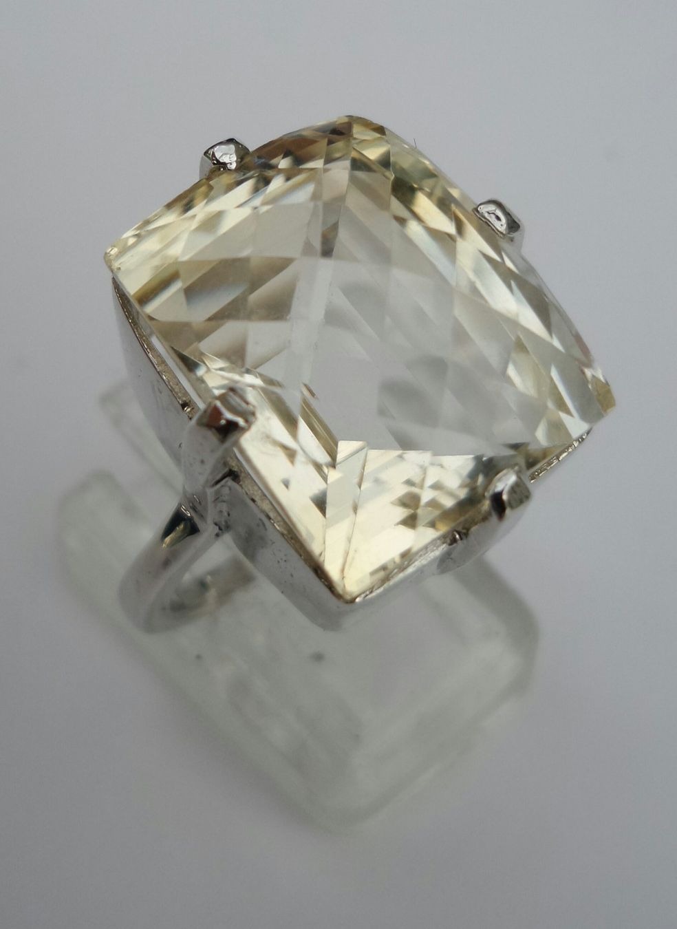 Anelli: Solitaire Ring mit Citri 58 Neu – Nuovo (secondo la descrizione) da Zürich venduto da adriben 8