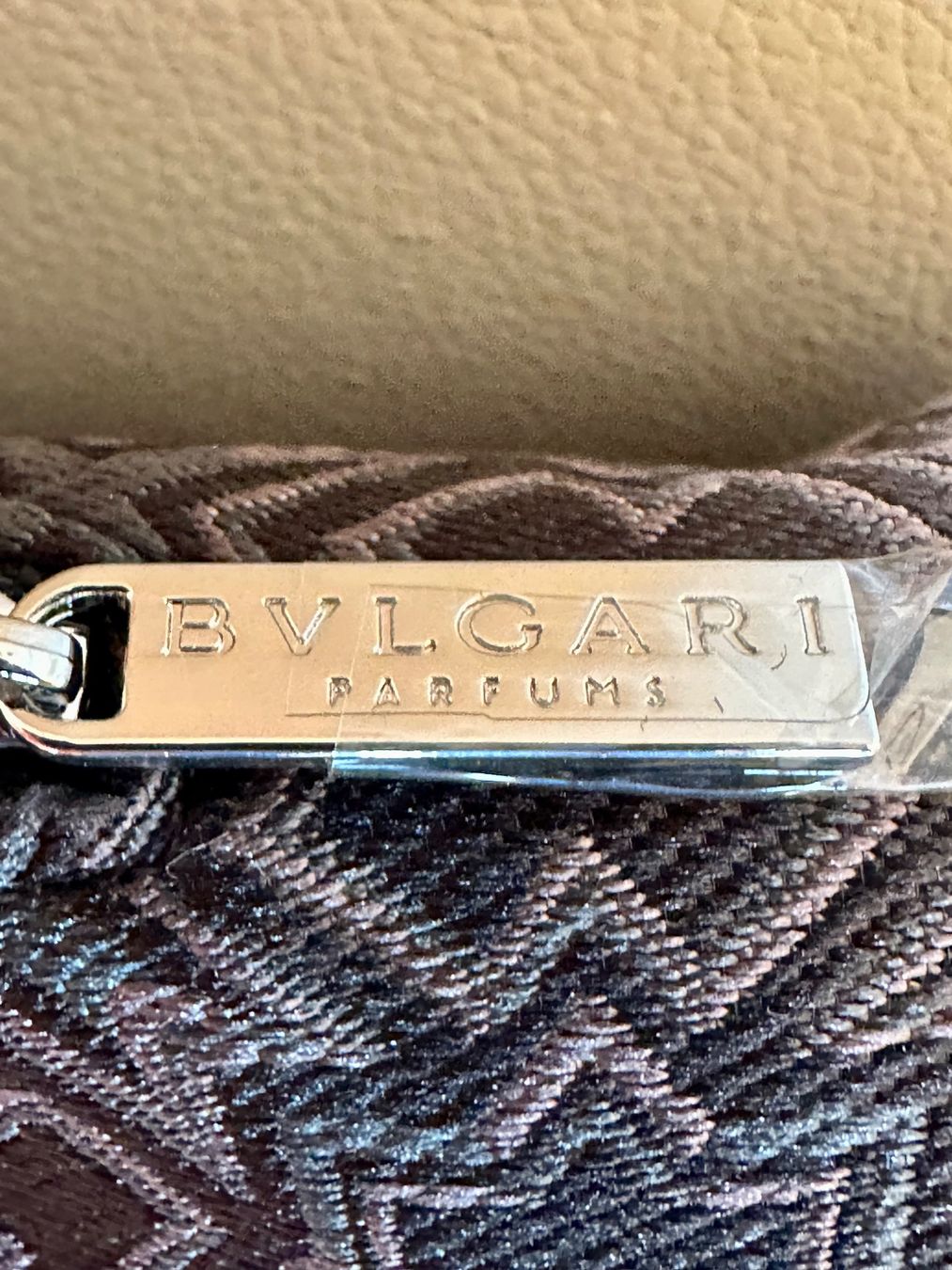 Custodie per cosmetici: Necessaire Bulgari Parfums – Usato da Mönchaltorf venduto da Delaire12 2