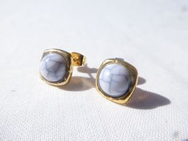 Ohrstecker mit Howlith-Stein, Modeschmuck / NEU