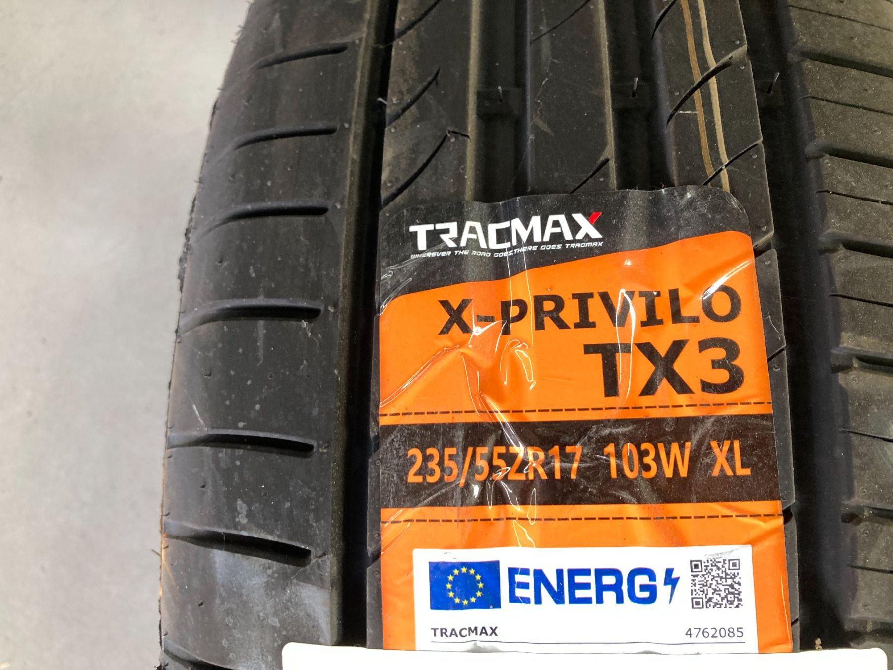 Pneus & Kompletträder: 235/55R17 Sommerpneu – Neu und originalverpackt aus Cham von WB2223 5