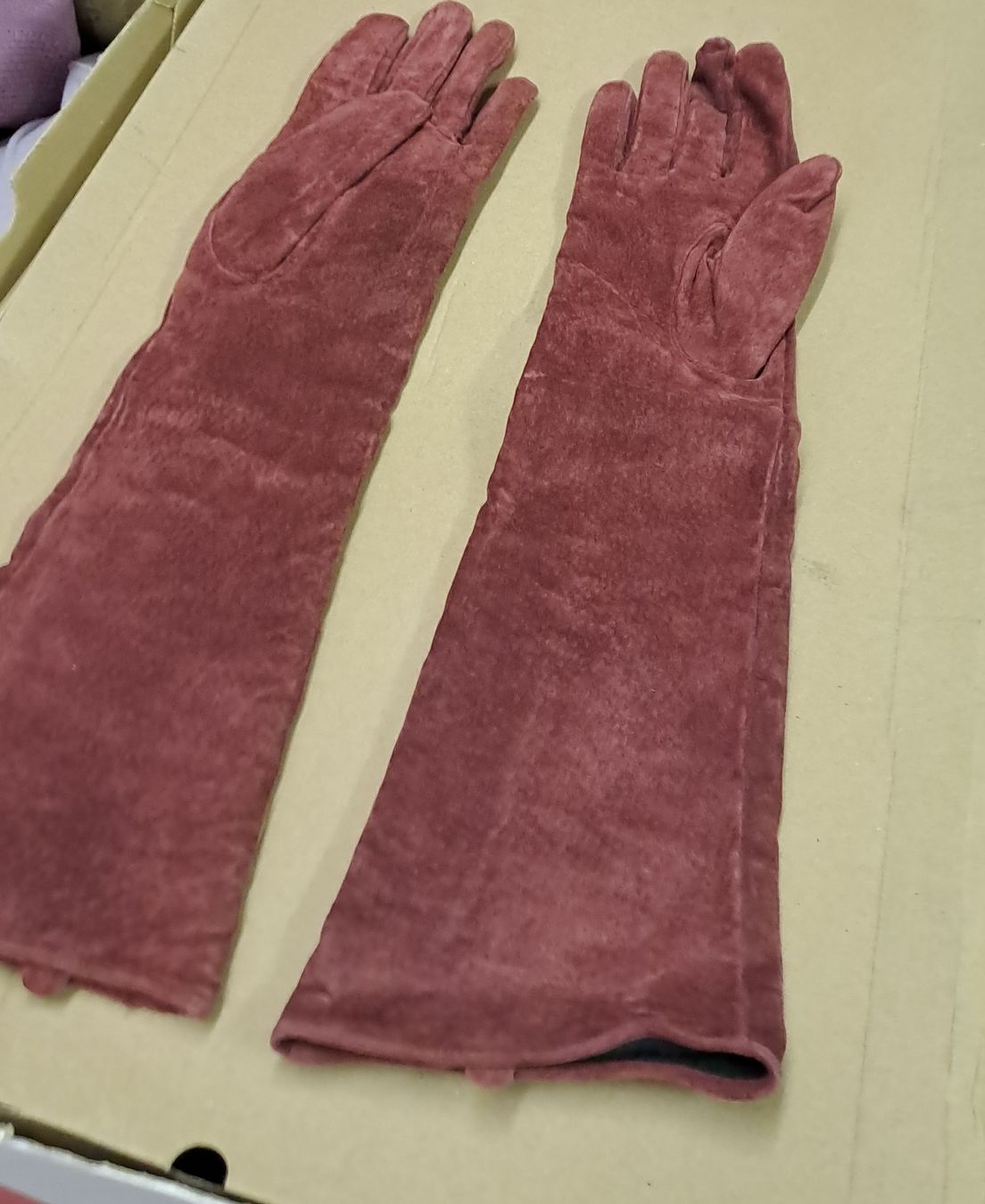 Guanti & manicotti: Elegante Wildleder Handschuhe, Grösse 7 – Usato da Zürich venduto da Schoebi19